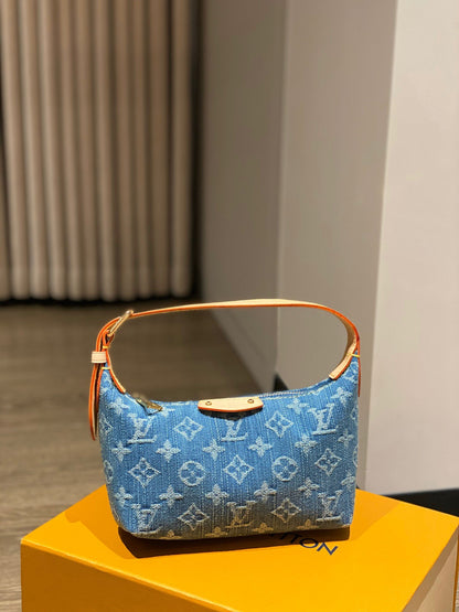 Louis Vuitton LV Hills Pochette Bag M482949