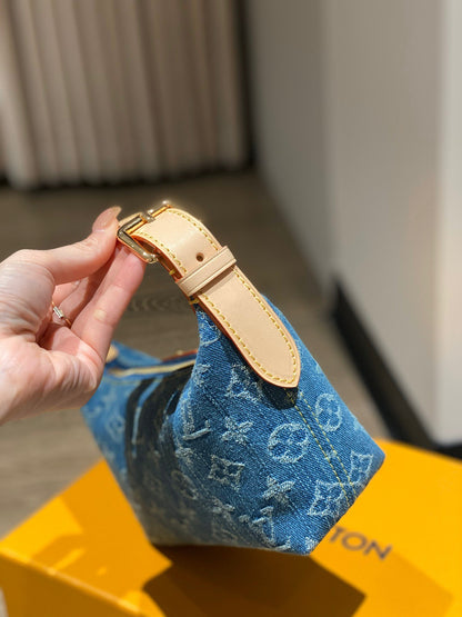Louis Vuitton LV Hills Pochette Bag M482949