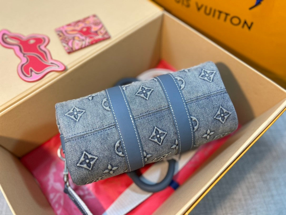 Louis Vuitton LV Keepall Bag M22762
