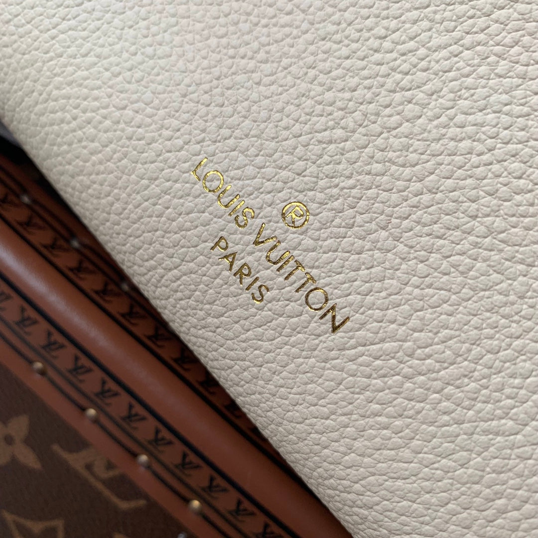Louis Vuitton LV Trunk Bag M23915