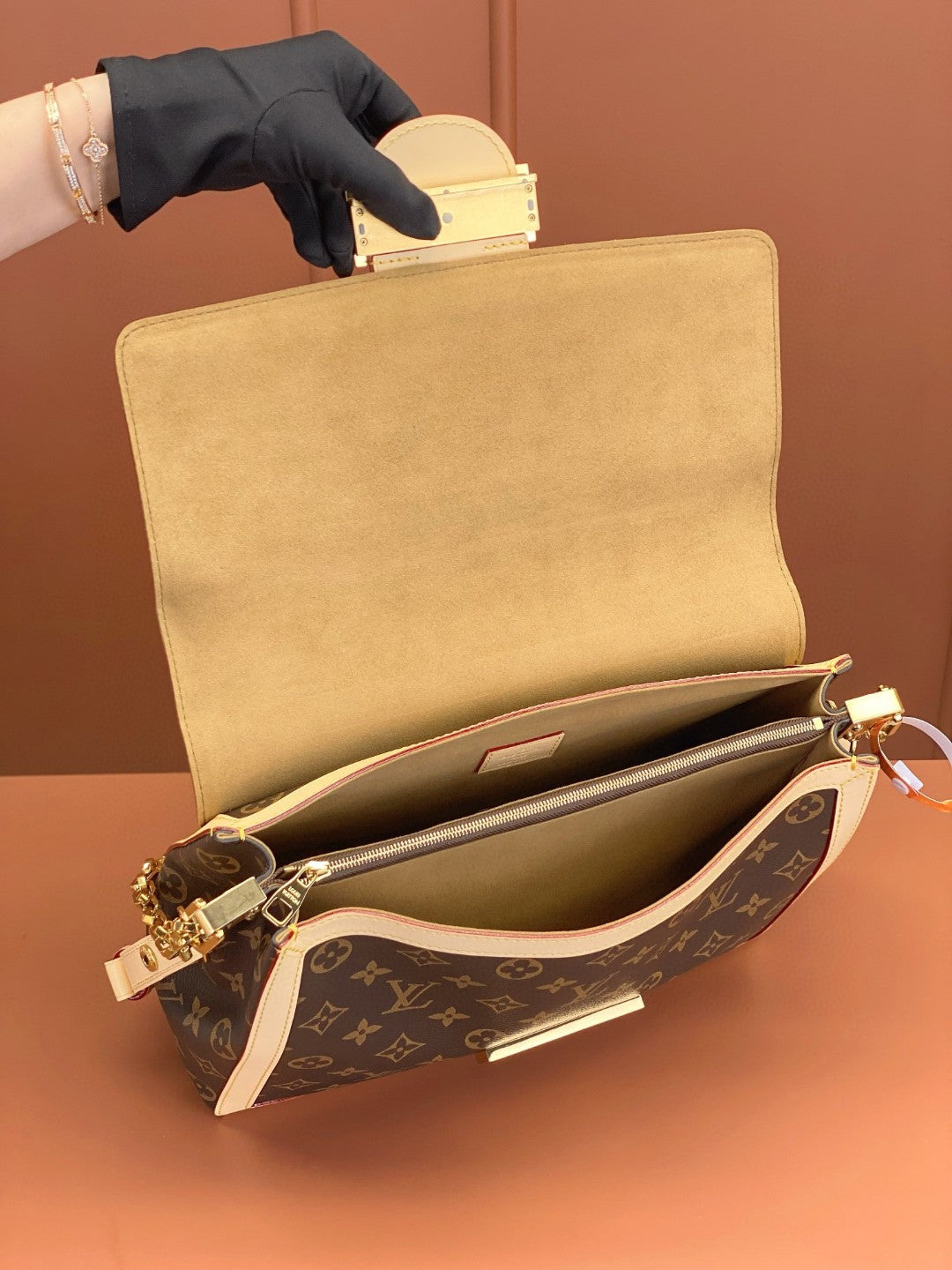 Louis Vuitton LV Dauphine Soft Bag M47149
